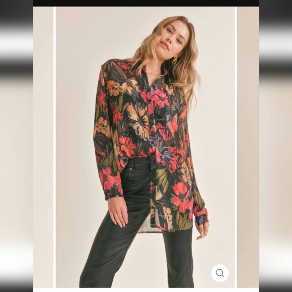 NWT Sadie And Sage Among The Stars Button Down Top